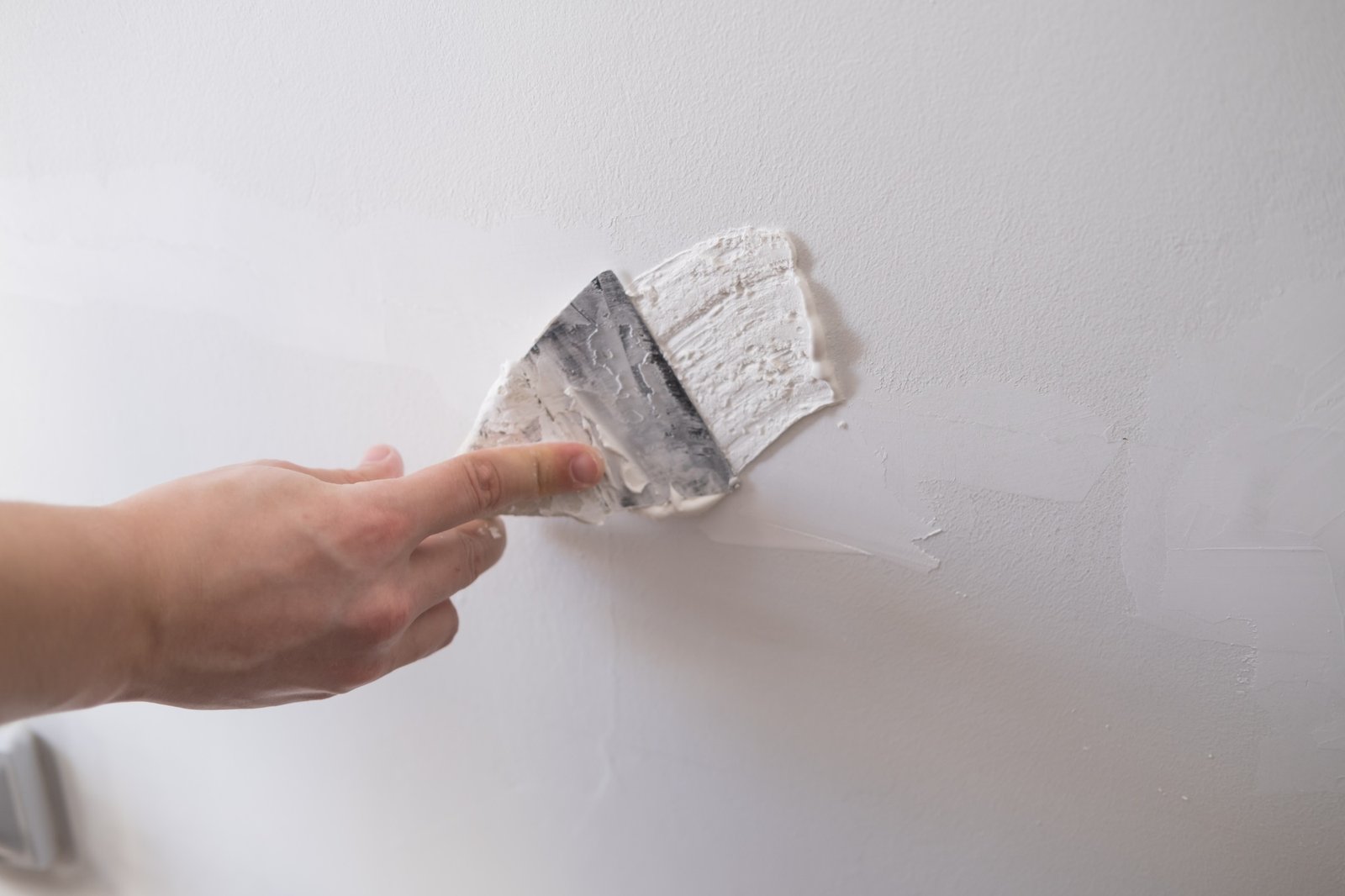 Dublin handyman fixing holes in wall