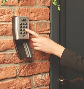 Push button Weather Resistant Outdoor Lockbox for Elderly